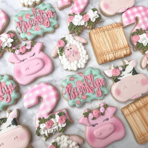 16 Likes, 3 Comments - Cacey Tacquard (@caceyscakery) on Instagram: “Sweet barnyard bash birthday set! All animals and floral #2 from our shop @sweetsilhouettes…” Zoo Cookies, Petting Zoo Birthday Party, Girls Farm Birthday, Barnyard Bash, Zoo Birthday Party, Farm Cookies, Barnyard Birthday Party, Farm Theme Birthday, Farm Themed Birthday Party