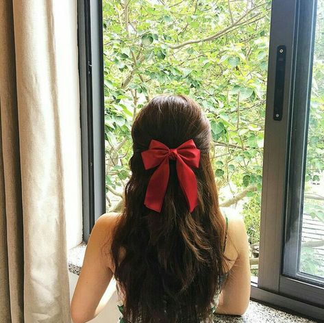 Red Hair Ribbon, Red Hair Bow, Red Brown Hair, Bow Hairstyle, Trendy Hairstyle, Ribbon Hairstyle, Christmas Hairstyles, Hairstyle Tutorial, Hair Ribbon