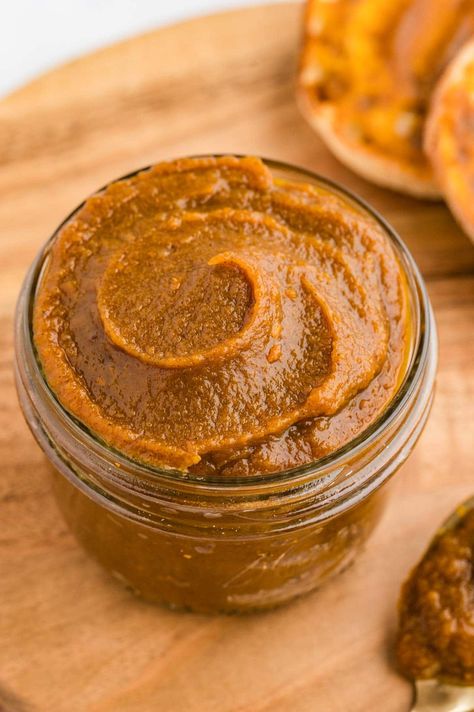 My pumpkin butter is ready in about 30 minutes made with simple ingredients, and it stays fresh in the fridge for three weeks! It's perfect for those busy families who want an easy fall treat that is inexpensive and has that homemade yummy flavor you can't beat! Homemade Pumpkin Butter Recipe, Easy Pumpkin Butter Recipe, Easy Pumpkin Butter, How To Make Pumpkin Butter, Pumpkin Butter Appetizer, Pumpkin Spice Butter, Pure Pumpkin Recipes Easy, Homemade Pumpkin Butter, Pumpkin Crockpot