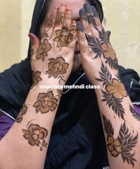 Mehendi Course, Mehndi Ideas, Mehandhi Designs, Rajasthani Mehndi Designs, Floral Henna, Palm Mehndi Design, Red Henna, Eid Mehndi Designs, Latest Henna Designs