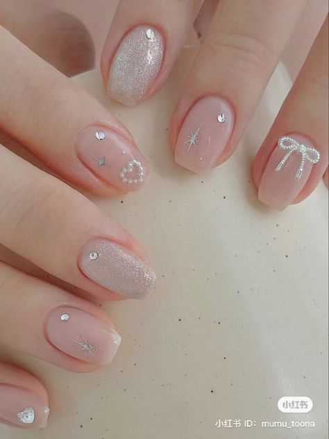 Pink Gel Nails Korean, Short Chinese Nails, Chinese Nails Short, Short Korean Nail Designs, Balletcore Nails, Xiaohongshu Nails, Chinese Nails, Asian Nails, Subtle Nails