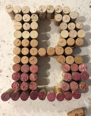 Cork Wreaths, Wine Cork Letters, Cork Letters, Wine Cork Diy Crafts, Wine Cork Projects, Cork Crafts Diy, Wine Cork Diy, Wine Cork Art, Cork Ornaments