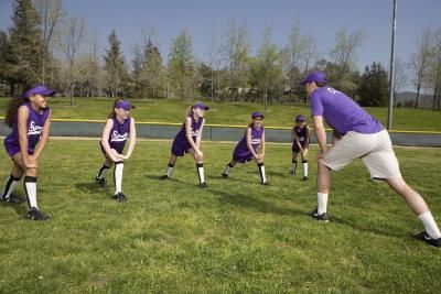 How to Teach Softball Lessons & Drills good basic beginner drills Youth Baseball Drills, Softball Workouts, Youth Softball, Softball Problems, Softball Drills, Baseball Drills, Softball Pitching, Softball Season, Softball Training