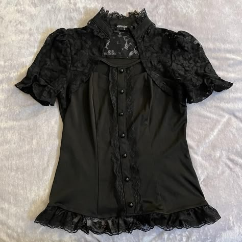 Rorita Fashion, Goth Items, Scarlet Darkness, Goth Styles, Gothic Coquette, Goth Outfit Inspo, Goth Tops, Gloomy Coquette, Gothic Lace