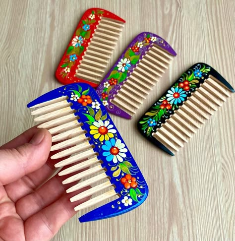 Comb Art Painting, Comb Painting, Red Blue Painting, Objects Painting, Paint Shirts, Boho Inspiration, Diy Things, Diy Furniture Renovation, Cute Birthday Cakes