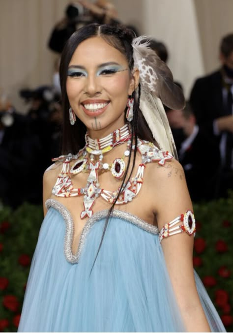 Pretty Countries, Quannah Chasinghorse, Prabal Gurung Gown, Flamboyant Natural, Venus Fashion, Indigenous Americans, Native American Peoples, Native Style, Indigenous Culture