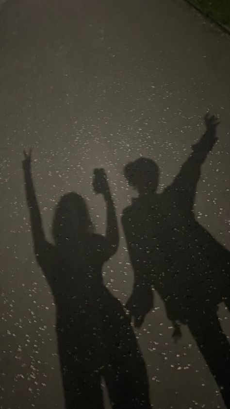 #aesthetic #night #shadow #bestfriend #besties #inspo Shadow Besties Aesthetic, Shadow Pics With Friends, Night Shadow Snap, Friends Shadow Aesthetic, Night Shadow Aesthetic, Shadow Pictures Night, Bestie Shadow, Bffs Aesthetic, Cycle Aesthetic