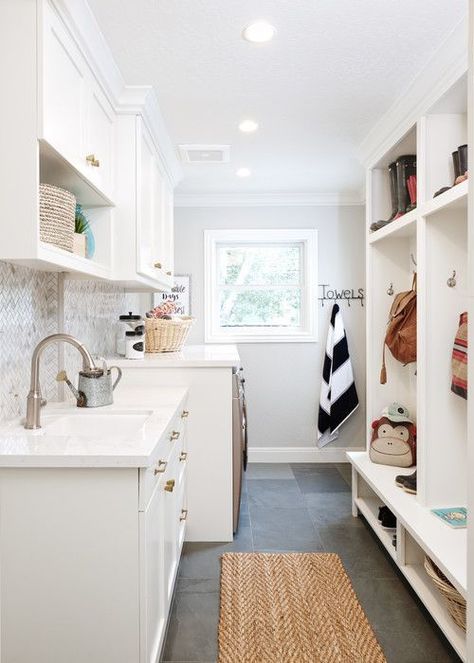 Small Laundry Mudroom, Laundry Mudroom Combo, Modern Farmhouse Mudroom, House Upstairs, Upstairs Laundry, Modern Tile Designs, Farmhouse Mudroom, Laundry Mudroom, Mudroom Laundry