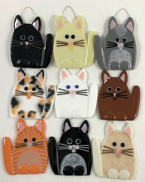 Sun Catchers - Cate Gundlah Glass Fused Glass Dogs And Cats, Fused Glass Art Cats, Fused Glass Cat Ornaments, Fused Glass Animals Ideas, Fused Glass Fox, Fused Glass Magnets, Fused Glass Cat, Glass Fusing Ideas, Fused Glass Animals