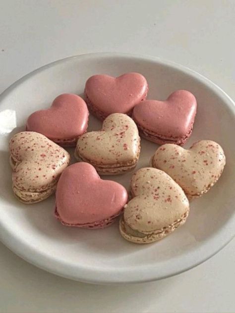 Heart Shaped Food, Cute Baking, Think Food, Food Obsession, Cafe Food, Macaroons, Sweet Snacks, Pretty Food, Food Cravings