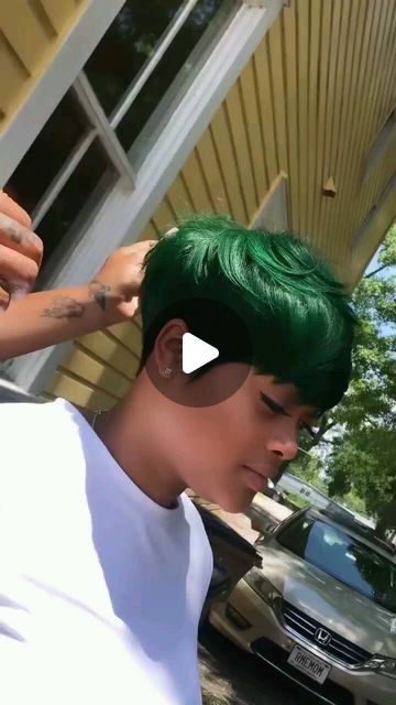 Pixie Hairstyles Color Ideas, Green Bob Black Women, Green Hair Black Women, African American Hair Color, Short Green Hair, Teal Hair Color, Green Bob, Black Hair Ideas, Brush Cut