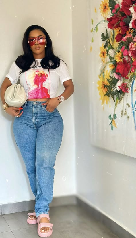 Jean On Jean Outfit Black Women, Chill Outfit Ideas Black Women, Classy Tshirt Outfits, Happy Hour Outfit Black Women, Outfit Black Women, Chill Outfits, Fashion Hacks Clothes, Cute Simple Outfits, Fashion Fits