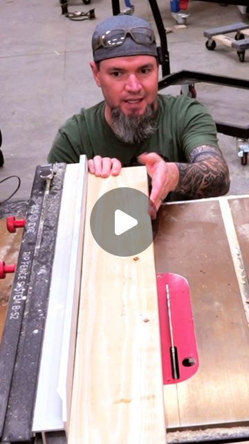 Woodworking Tips And Tricks, Matthew Peech, Carpentry Hacks, Small Easy Woodworking Projects, Easy Woodworking Projects Diy, Workbench Plan, Diy Furniture Building, Tool Stands, Woodworking Shop Layout