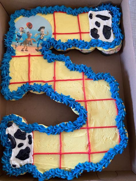 Woody Cupcakes Toy Story, Toy Story Pull Apart Cupcakes, Toy Story 4th Birthday Cake, Toy Story Number Cake, Toy Story Cupcake Cake, Toy Story Cookie Cake, Woody Birthday Cake, Diy Toy Story Cake, Toy Story Cupcake Ideas