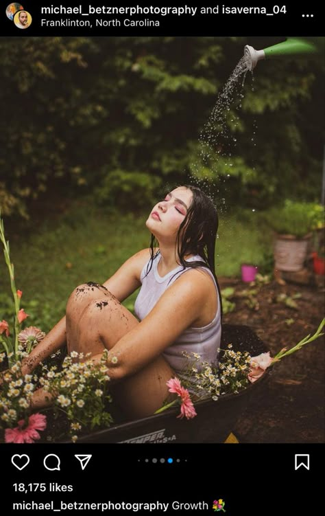 Creative Senior Pictures, Party Photoshoot, Spring Photoshoot, Flower Photoshoot, Dreamy Photography, Creative Photoshoot Ideas, Fun Photoshoot, Photoshoot Themes, Best Photo Poses