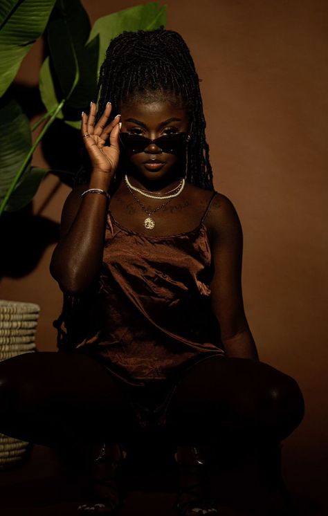 Dark Green Backdrop Photoshoot, Earthy Studio Photoshoot, Boho Photoshoot Black Women, Earth Sign Photoshoot, Photoshoot With Locs, Loc Photoshoot Ideas, Green Photoshoot Ideas, Girly Photography Poses Simple, Black Woman Photoshoot Ideas