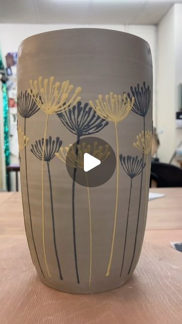 Paint Your Own Pottery Vase, Monoprint On Clay, Underglaze Ideas Pottery, Decorating Pottery Ideas, Pottery Painting Techniques, How To Glaze Pottery, Pottery Decorating Ideas, Engobe Technique, Ceramic Vase Painting Ideas