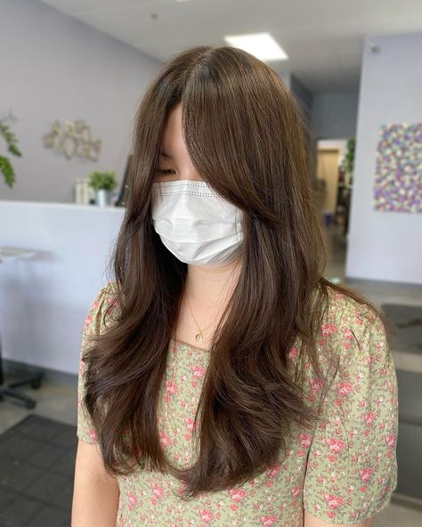 Sac Elk Grove Hairstylist on Instagram: “Curtain bangs w/signature haircut . . . . . . . #916hair #916hairstylist #916salon #sachairstylist #sachair #sacramentosalon…” Cutrian Bangs, Signature Haircut, Wavy Bob With Bangs, Curtain Bags, Curtains Bangs, V Cut Hair, Stacked Bob Haircuts, Short Stacked Bob, Short Stacked Bob Haircuts