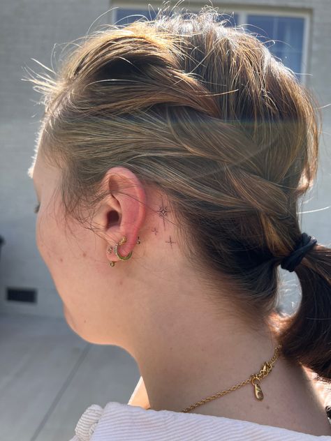 Compass Tattoo Behind Ear, Behind Ear Star Tattoo, Behind The Ear Star Tattoo, Ear Star Tattoo, Star Behind Ear Tattoo, Dainty Behind The Ear Tattoo, Stars Behind Ear Tattoo, Star Tattoo Behind Ear, Minimalist Tattoo Behind Ear