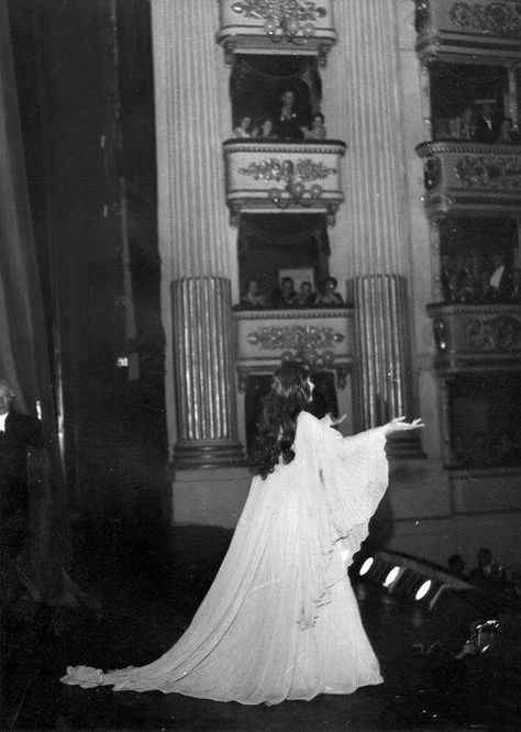 Maria Callas Aesthetic, Opera Singer Aesthetic, Vintage Theater Aesthetic, Phantom Of The Opera Aesthetic, Opera Aesthetic, Lucia Di Lammermoor, Christine Daae, A Night At The Opera, Maria Callas