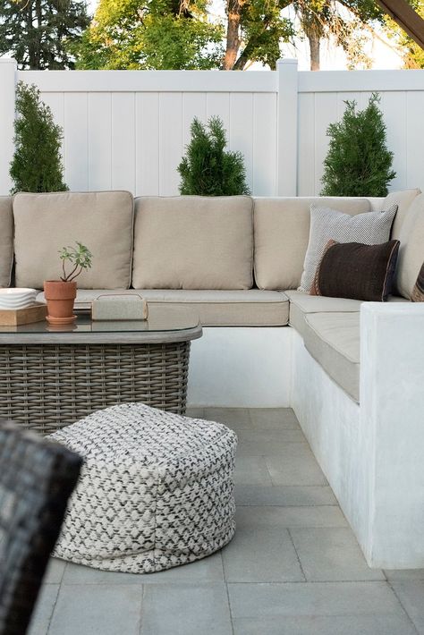 Outdoor Sofa Diy, Garden Diy Furniture, Diy Outdoor Seating, Backyard Seating Area, Garden Furniture Design, Backyard Seating, Outdoor Couch, Diy Garden Furniture, Modern Patio