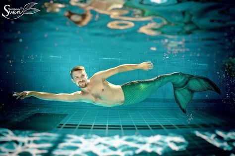 #Merman #Mermen #Mermaid #Mermaids #TheLittleMermaid #MermanSven #Disney #Gay #Ariel #WaltDisney #Tattoo #Sea #Ocean #Beach #Queer #Mermazing #Sea #Mertailor #Pool #Underwater Pool Underwater, Tattoo Sea, Sea Ocean, Ocean Beach, The Little Mermaid, Ariel, Walt Disney, Pool Float, Mermaid