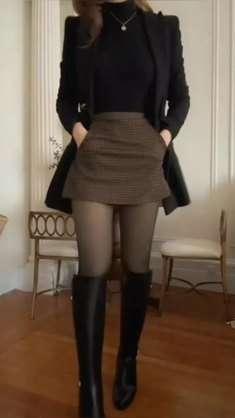 45+ Super Stylish Fall Outfits for Women 2024 - HubPages Dark Academia Outfits, Academia Outfits, Old Money Outfits, Casual Day Outfits, Old Money Style, Thanksgiving Outfit, Casual Style Outfits, Winter Fashion Outfits, Cute Outfit