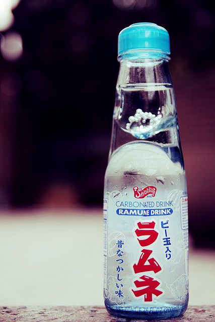 Shirakiku Ramune drink. Japanese Soda, Ramune Soda, Drinks Pictures, Japanese Drinks, All About Japan, Japanese Packaging, Turning Japanese, Go To Japan, Japanese Candy