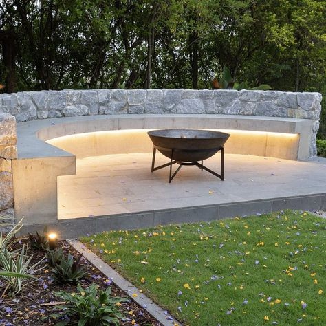 Landscaping Fire Pit, Fire Pit Ideas Backyard, Outdoor Fire Pit Seating, Outdoor Fire Pit Area, Sunken Fire Pits, Fire Pit Seating Area, Backyard Fire Pit, Fire Pit Ideas, Landscaping Backyard