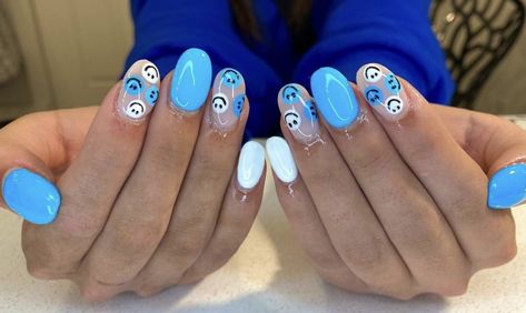 Smiley Nails Acrylic, Smile Nails Design, Smile Face Nails, Smile Nail Art, Maddie Nails, Fun Blue Nails, Smile Nails, Smiley Nails, Smiley Face Nails