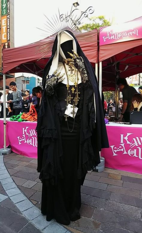 Nun Cosplay, Nun Outfit, Nun Costume, 영감을 주는 캐릭터, Dark Fashion, Costume Halloween, Costume Design, Character Design Inspiration, Character Inspiration