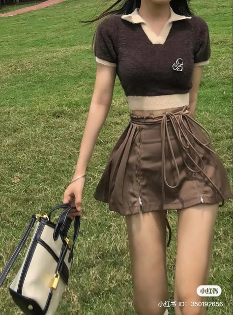 Kpop Skirt Outfit, Acubi Skirt, Korean Fashion Brown, Aesthetic Skirts, Rok Mini, Outfit Ideas Fashion, Brown Skirt, Kawaii Fashion Outfits, Brown Outfit