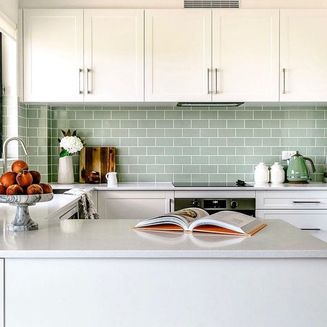 Transform your kitchen into a peaceful paradise of pure DELICIOUSNESS with a feature splashback using our Union Gloss tile in this beautiful 🧘calming🧘 Green. Head to our website here 👉🏼 https://bit.ly/3df7Se7 to find out more about the Union Green Gloss! #ichosebeaumonts #beaumonttiles #tiles #ihavethisthingwithtiles #kitchensplashbacks Dapur Moden, Blue Subway Tile, Shelves Kitchen, Kabinet Dapur, Classic Kitchen, Subway Tiles, Kitchen Tile, Kitchen Tiles Backsplash, Kitchen Redo