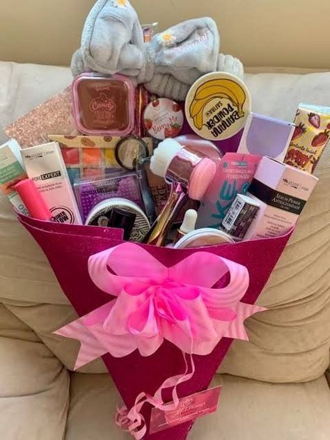 Fun Beauty Products, Birthday Presents For Girlfriend, Diy Gifts To Sell, 17th Birthday Gifts, Alat Makeup, Handmade Birthday Gifts, Small Business Packaging Ideas, Cute Couple Gifts, Birthday Gift Baskets