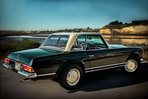 1969 Mercedes-Benz 280 SL Pagoda in Stunning dark olive and light ivory two tone paint. Green Mercedes, 280sl Pagoda, Mercedes 280, Fiat 850, Iconic Cars, Two Tone Paint, Grey Car, Mercedes Sl, Mercedes Maybach