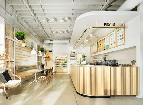 Ultimate Guide To Opening Juice Bar Franchise: 2023 Cold Pressed Juice Bar, Juice Bar Interior, Juice Bar Design, Gym Design Interior, Smoothie Shop, Green Cafe, Architecture Presentation Board, Smoothie Bar, Hvac Unit