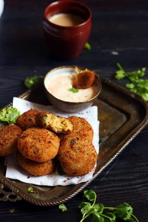 Sweet potato recipe  https://www.cookclickndevour.com/sweet-potato-patties-recipe/ Dinner Party Food Appetizers, Indian Sweet Potato, Potato Patties Recipe, Sweet Corn Salad Recipe, Sweet Potato Snacks, Potato Snack, Sweet Potato Patties, Vegetables Dishes, Parmesan Potato