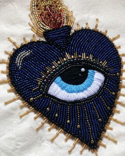 Eye Embroidery Pattern, Embroidery With Beads Ideas, Embroidery Designs Beads, Sacred Embroidery, Beaded Embroidery Patterns, Hand Embroidery Stitches Tutorial, Hand Embroidery Beginner, Embroidery Eyes, Hand Embroidery Ideas