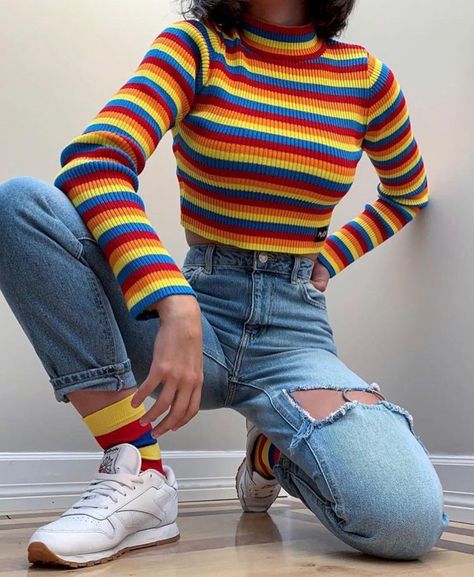 pinterest : livvisabellaa ✩‧₊˚✧* Tumblr Grunge, Look Retro, 90s Fashion Outfits, Cropped Tops, Spring Fashion Trends, Vintage Cartoon, Knitted Tshirt, Mode Vintage, Looks Vintage