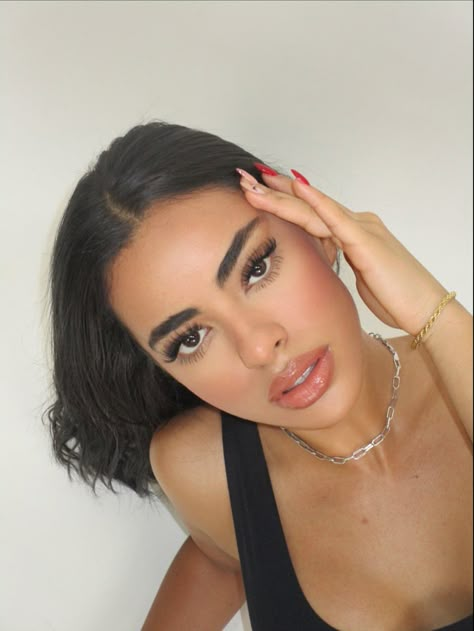 Femme Fatale Makeup, Ivana Santacruz, Looks Kylie Jenner, Light Makeup Looks, Prom Eye Makeup, Wispy Lashes, Glamour Makeup, Clean Makeup, Baddie Makeup