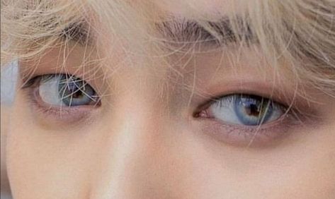 #jimim ♡🍊 on Twitter: "the duality of jimin's eyes… " Jimins Eyes, Books Drawing, Kpop Life, Draw Aesthetic, Bts Eyes, Angel Jimin, Korean Best Friends, Bts Group Picture, Teary Eyes