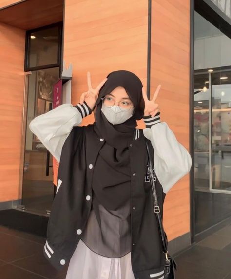 Hijab Outfit Aesthetic, Ootd Muslim, European Style Outfits, Muslim Women Clothing, Fesyen Islam, Foto Cewek Hijab Aesthetic, Teenage Clothing, Seluar Ketat, Ootd Hijab Casual