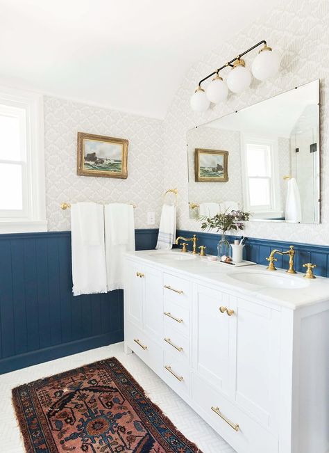 4 Bathroom Paint Colors Interior Designers Swear By via @MyDomaine Best Bathroom Paint Colors, Spa Bathroom Decor, Bathroom Decorations, Traditional Bathroom Vanity, Bathroom Modern, Bad Inspiration, Bathroom Paint Colors, Emily Henderson, Trendy Bathroom