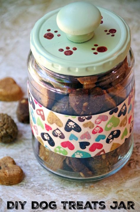 Easy Diy Dog Treats, Dog Tricks Easy, Dogs Diy Projects, Easy Homemade Gifts, Dog Treat Jar, Treat Jar, Diy Dog Treats, Dog Store, Dog Crafts