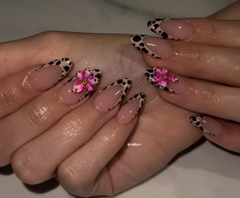 Leopard Almond Nails Cheetah Print, Cheetah Flower Nails, Pink Leo Nails, Pink And Leopard Nails, Leo Nails, Minimalistic Nails, Pink Leopard Nails, Nail Signs, Turkey Nails