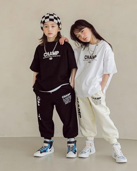 Hip Hop Kids Outfits, Tomboy Kids, Fashion In Japan, Kidswear Trends, Hip Hop Kids, Kids Street Style, Tomboy Look, Kids Streetwear, Urban Kids