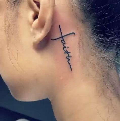 Female Tattoo Designs, Tattoo Ideas For Female, Tattoo After Care, Designer Tattoo, Side Wrist Tattoos, Girl Neck Tattoos, Behind Ear Tattoos, Tatuagem Masculina Pequena, Side Neck Tattoo