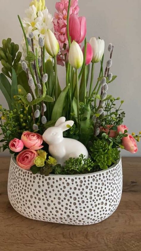 Easter Bouquet, Easter Floral Arrangement, Easter Flower Arrangements, Easter Arrangement, Spring Flower Arrangements, Easter Wreath Diy, Easter Spring Wreath, Easter Craft Decorations, Spring Centerpiece