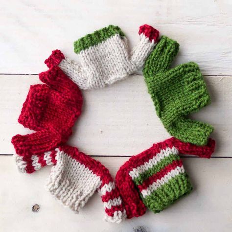 Christmas Tree Knitting Pattern, Christmas Sweater Ornament, Crochet School, Christmas Knitting Projects, Knit Christmas Ornaments, Knitted Christmas Decorations, Christmas Knitting Patterns Free, Knitted Christmas Jumpers, Mini Christmas Stockings