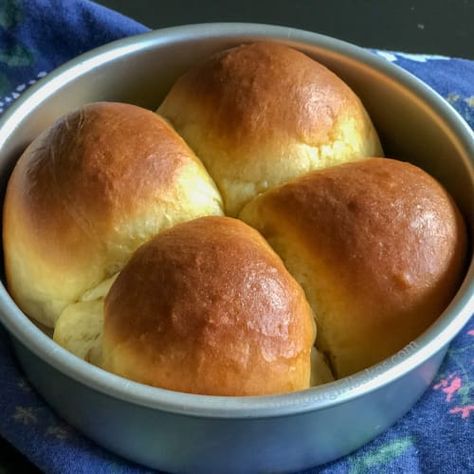 Small Batch Dinner Rolls - The Flour Girl Bakes :) Small Batch Dinner Rolls, Small Batch Dinner, Quick Yeast Rolls, Soft Dinner Rolls, Yeast Rolls Recipe, Sweet Dinner Rolls, Small Batch Baking, Homemade Bread Recipes Easy, Homemade Rolls